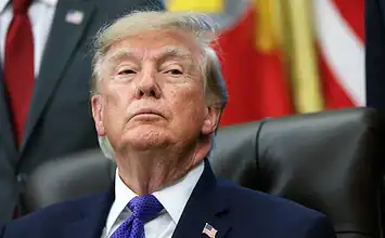 Beperelték Donald Trumpot