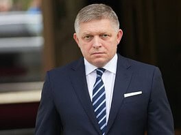 Szerbül beszélt Fico, kiállt Vučić mellett